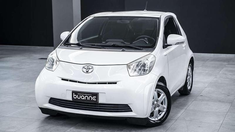 Usata Toyota iQ 68 CV (50 kW) 2009 Bianco metall perlato Utilitaria