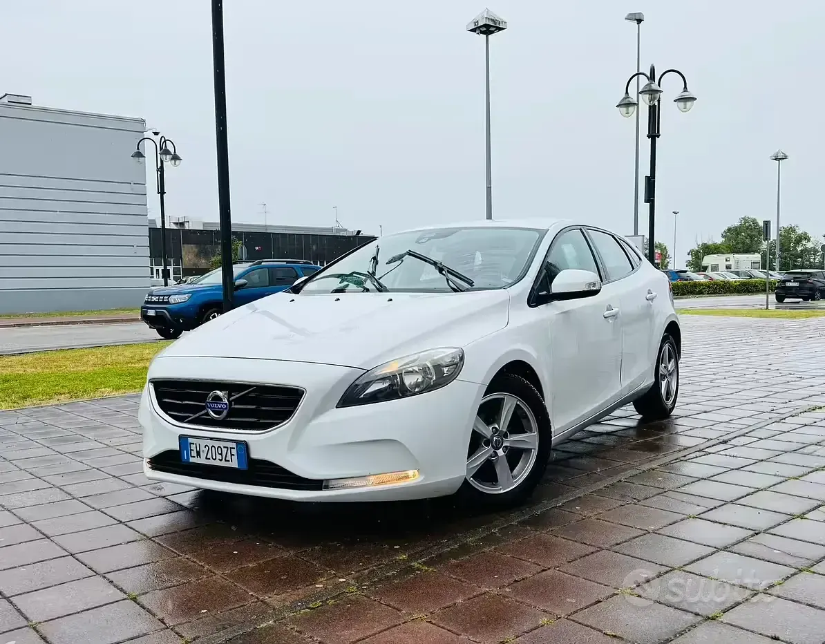 Usata Volvo V40 Summum 115 CV (84 kW) 2015 Berlina