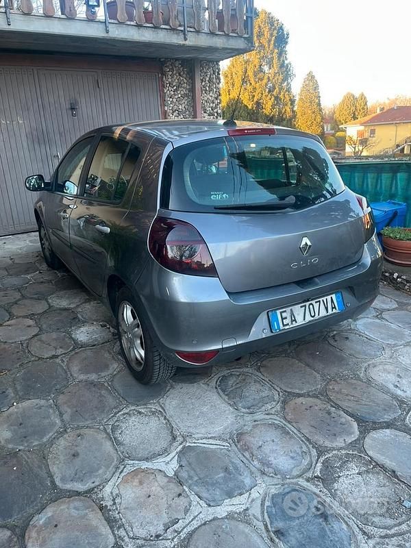 Usata Renault Clio II 2010 Grigio Berlina