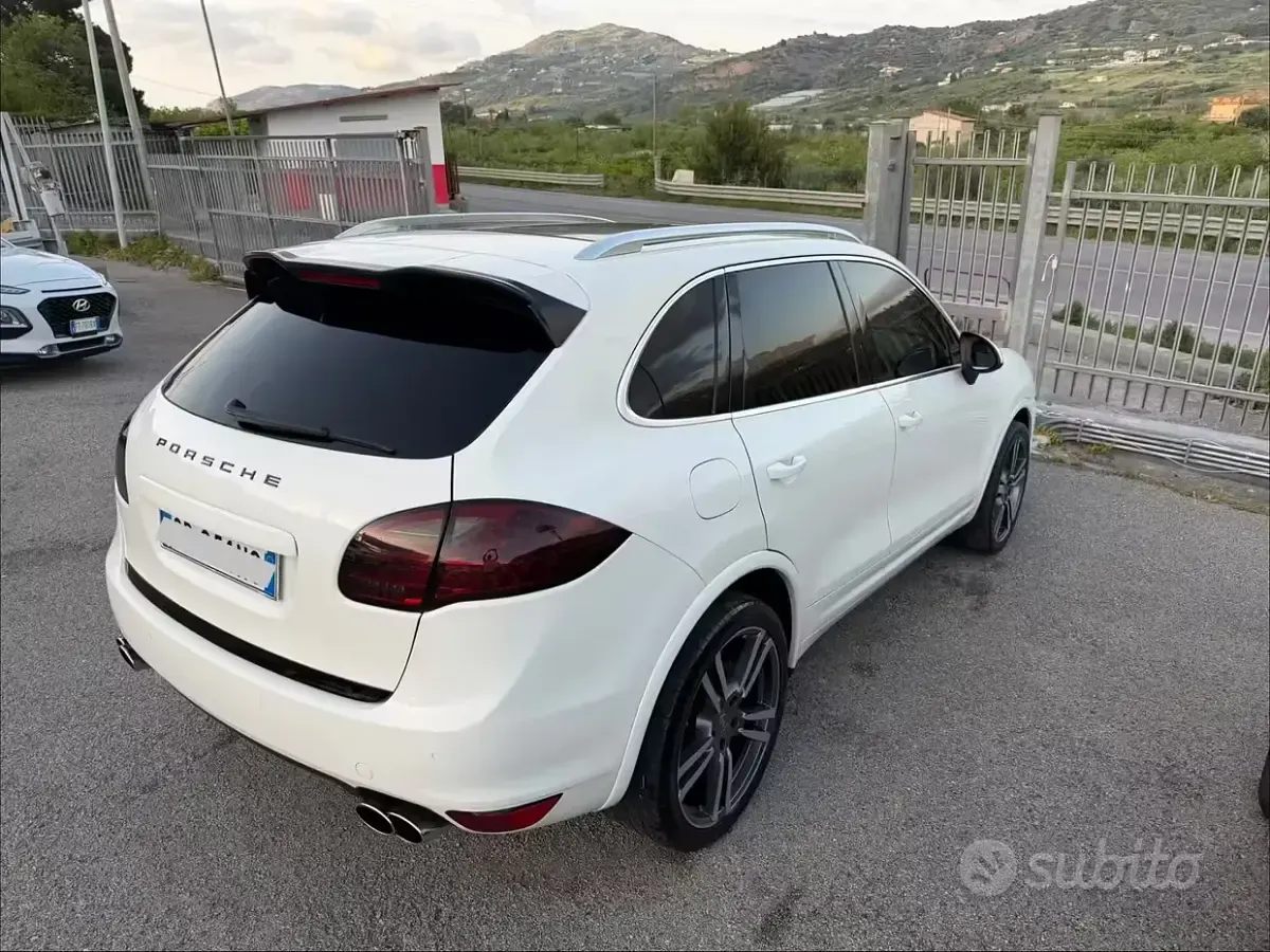 Usata Porsche Cayenne 240 CV (176 kW) 2011 Bianco SUV