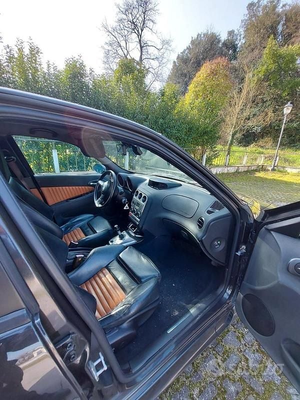 Usata Alfa Romeo 156 GTA 250 CV (183 kW) 2003 Verde Berlina