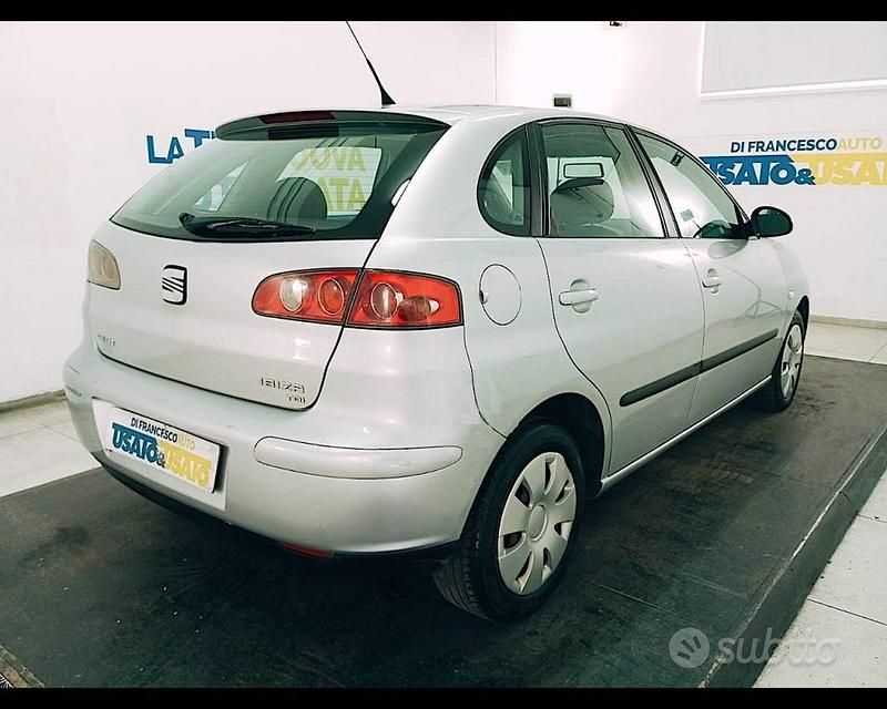 Usata Seat Ibiza Reference 75 CV (55 kW) 2004 Grigio metallizzato Berlina
