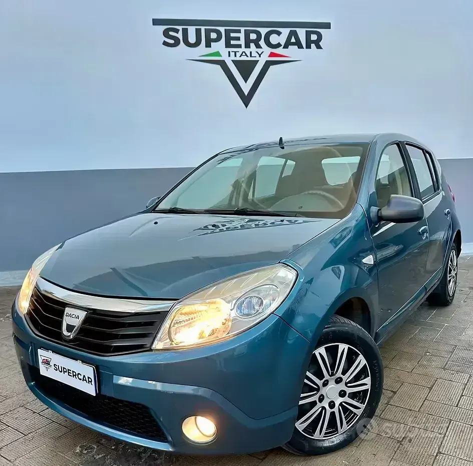 Usata Dacia Sandero 75 CV (55 kW) 2009 Grigio Berlina