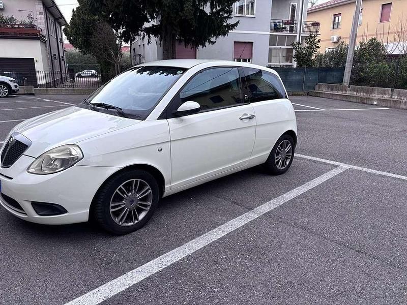 Usata Lancia Ypsilon 77 CV (56 kW) 2009 Bianco Utilitaria