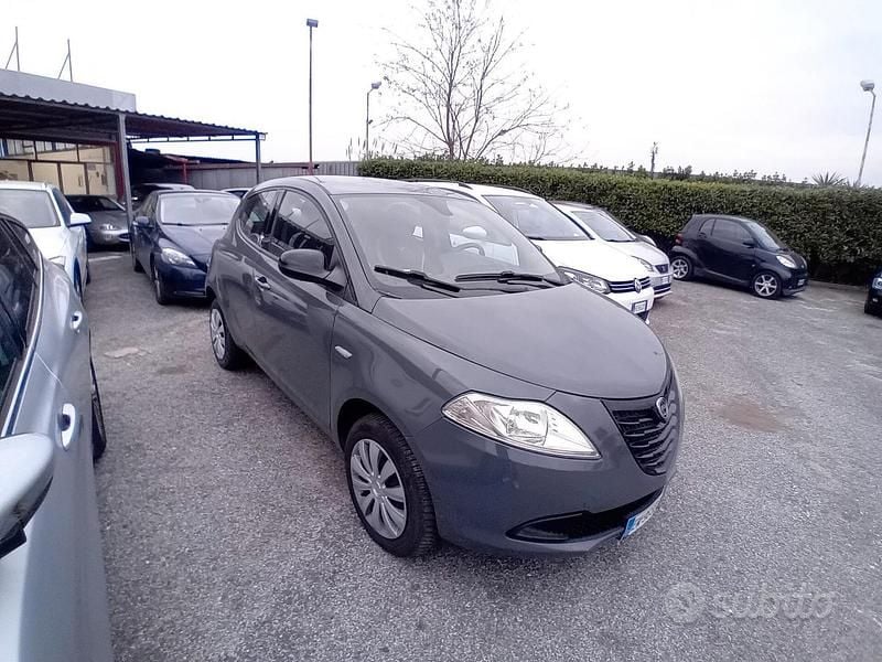 Usata Lancia Ypsilon 80 CV (58 kW) 2014 Grigio Utilitaria