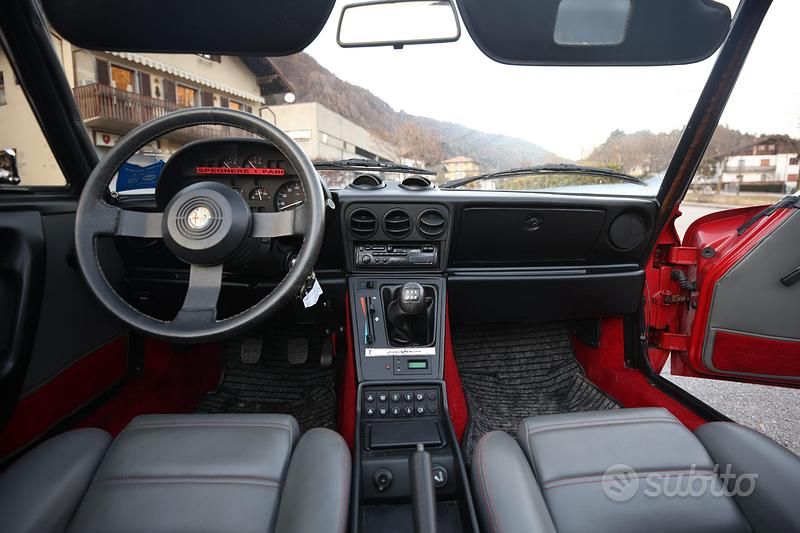 Usata Alfa Romeo Spider 125 CV (91 kW) 1989 Rosso Cabrio