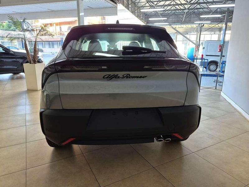 Nuova Alfa Romeo Junior 136 CV (100 kW) 2025 Argento SUV