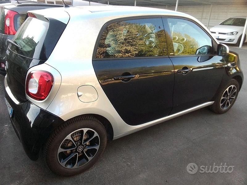 Usata Smart ForFour 71 CV (52 kW) 2015 Nero Utilitaria
