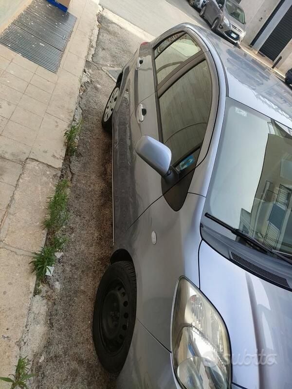 Usata Toyota Yaris 2010 Grigio Utilitaria