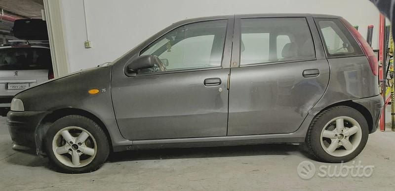 Usata Fiat Punto 1995 Grigio Berlina