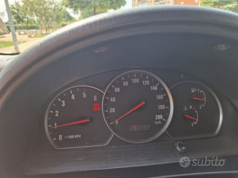 Usata Suzuki Vitara 128 CV (94 kW) 2002 Grigio SUV