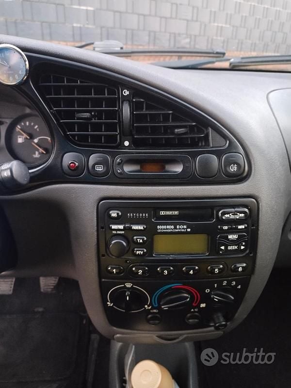 Usata Ford Fiesta 2000 Verde Berlina