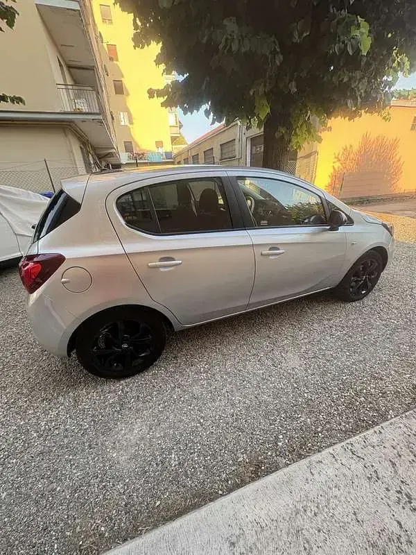 Usata Opel Corsa Edition 101 CV (74 kW) 2018 Utilitaria
