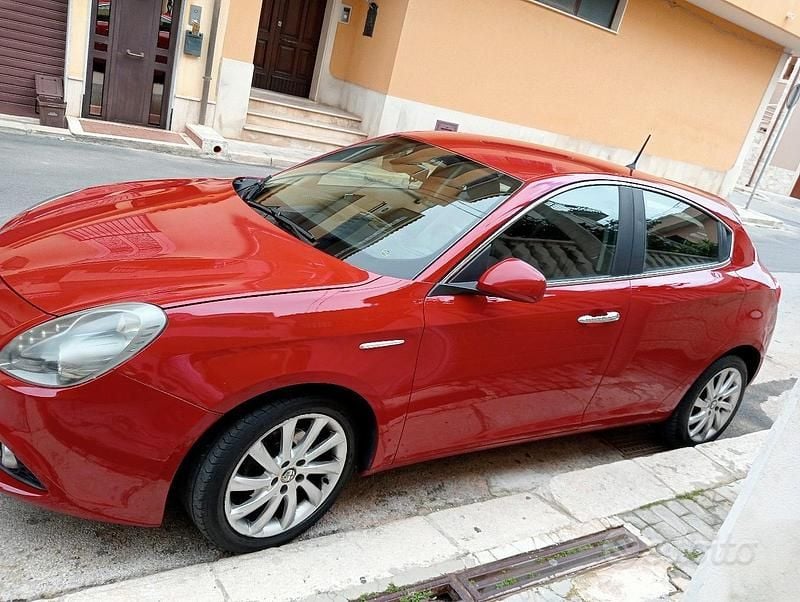Usata Alfa Romeo Giulietta 109 CV (80 kW) 2015 Rosso Berlina