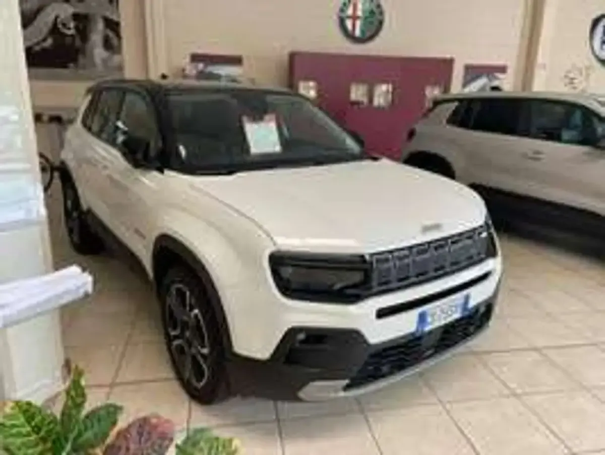 Usata Jeep Avenger Summit 101 CV (74 kW) 2024 Bianco tetto nero SUV