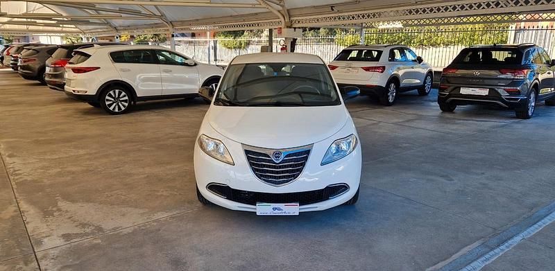 Usata Lancia Ypsilon Platinum 95 CV (69 kW) 2014 Bianco Utilitaria