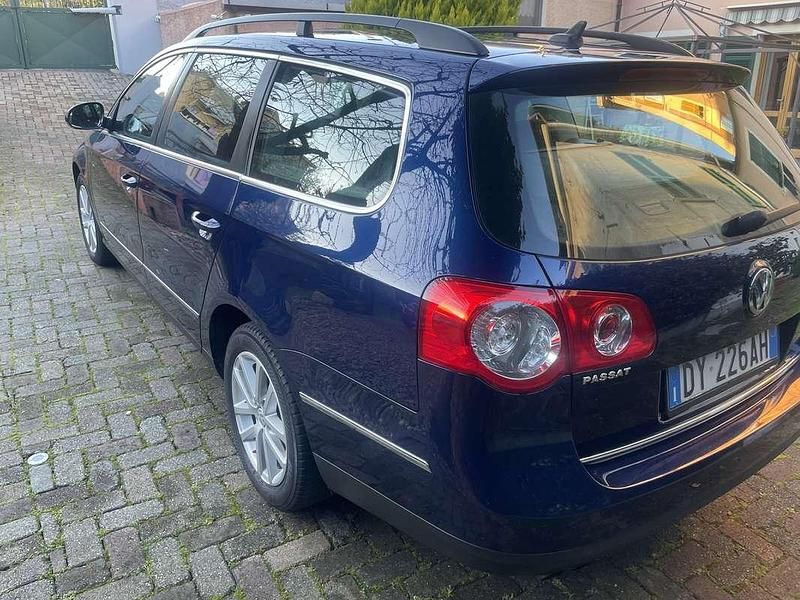Usata VW Passat 140 CV (102 kW) 2009 Blu/azzurro Station wagon