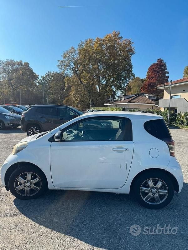 Usata Toyota iQ 98 CV (72 kW) 2010 Bianco Utilitaria