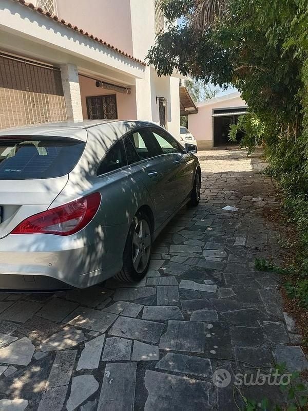 Usata Mercedes GLA180 122 CV (89 kW) 2016 Grigio SUV