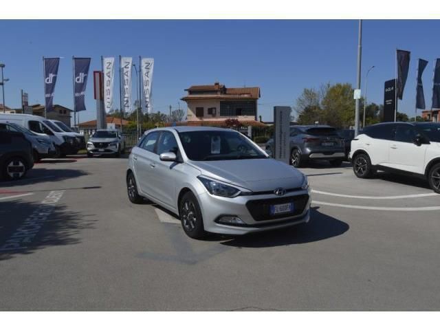 Grigio(met.) Usata 2018 Hyundai i20 Blackline Tre volumi | 9500 € (Buon prezzo) - Immagine 1/4