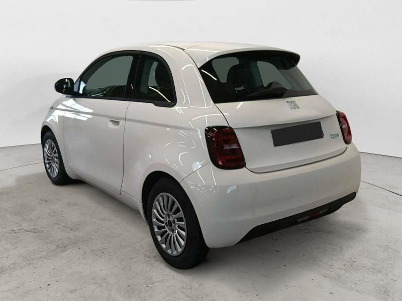 Usata Fiat 500e Action 69 kW (95 CV) 2023 Viola Berlina