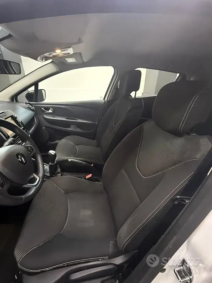 Usata Renault Clio Business 75 CV (55 kW) 2019 Bianco Utilitaria