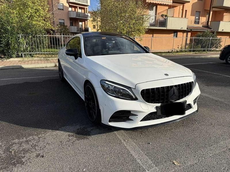 Usata Mercedes C300 AMG 245 CV (180 kW) 2018 Bianco Coupé