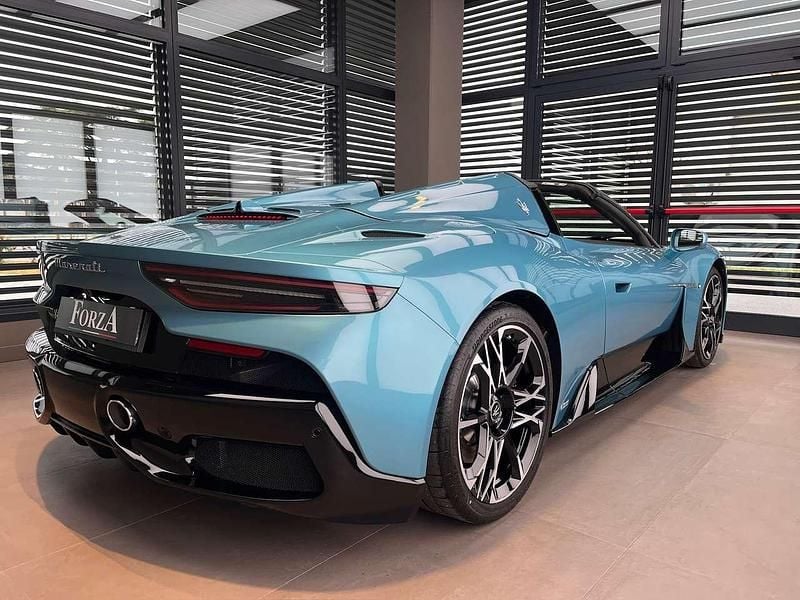 Nuova Maserati MCPURA 630 CV (463 kW) 2026 Aqua rainbow Cabrio