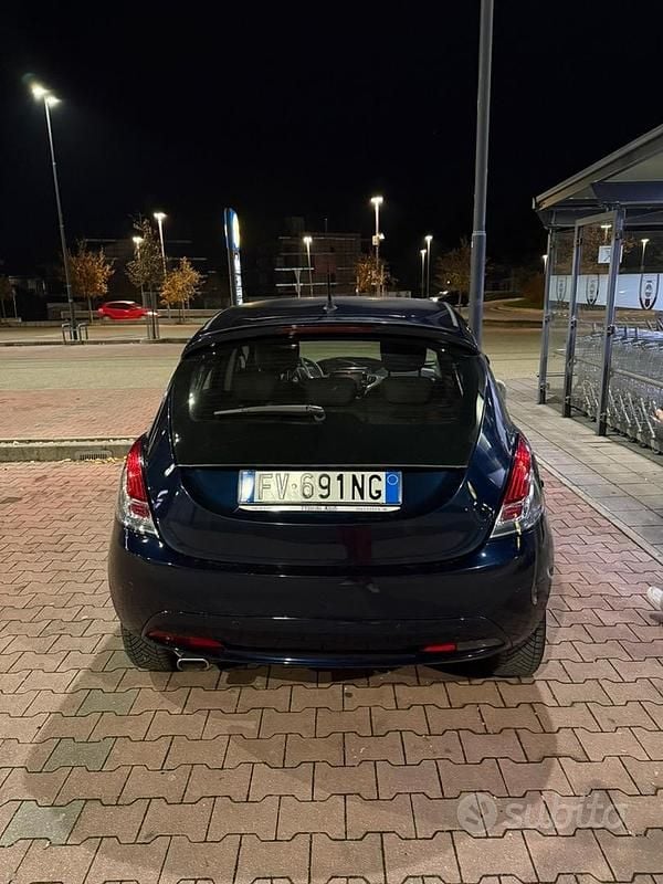 Usata Lancia Ypsilon Gold 69 CV (50 kW) 2019 Utilitaria