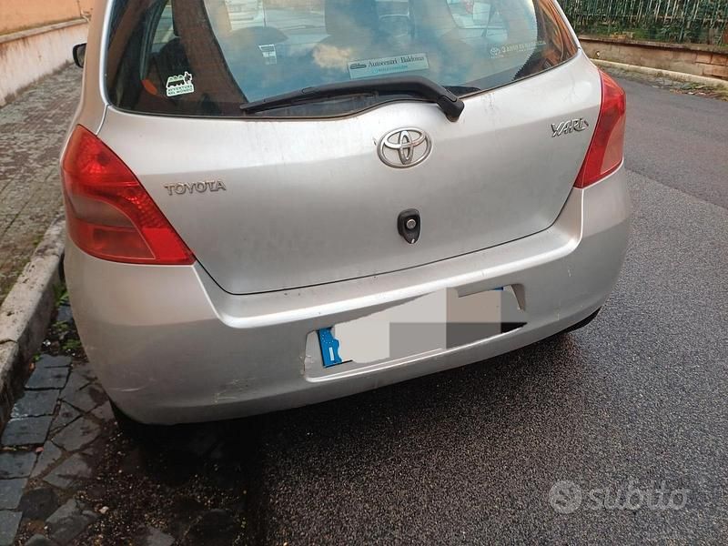 Usata Toyota Yaris 87 CV (63 kW) 2008 Grigio Utilitaria