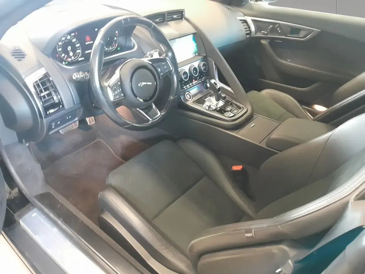 Usata Jaguar F-Type R-Dynamic 300 CV (220 kW) 2021 Santorini black