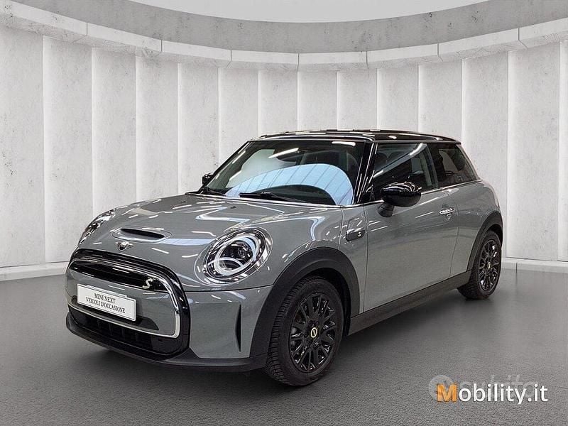 Moonwalk grey metallic Usata 2021 Mini Cooper SE Essential Due volumi | 16.300 € (Ottimo prezzo) - Immagine 1/4
