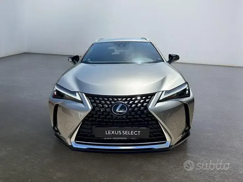 Usata Lexus UX 184 CV (135 kW) 2023 Giallo SUV
