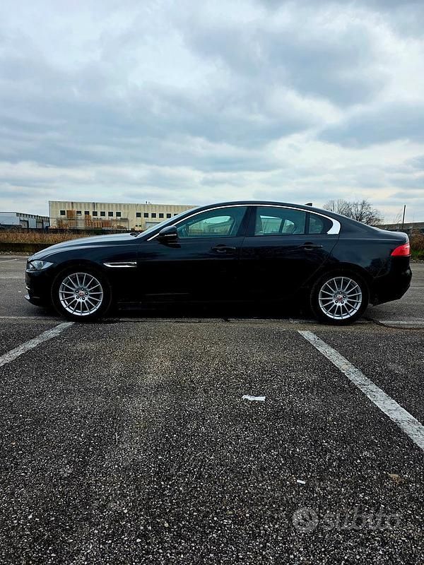 Usata Jaguar XE Prestige 163 CV (119 kW) 2016 Nero Berlina