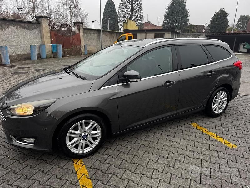 Usata Ford Focus Titanium 95 CV (69 kW) 2015 Grigio Station wagon
