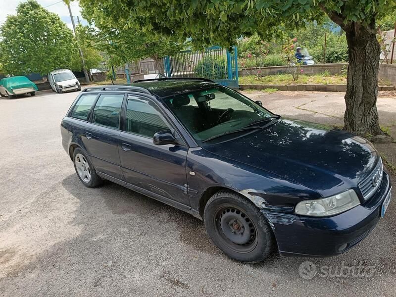 Usata Audi A4 116 CV (85 kW) 2002 Blu Station wagon