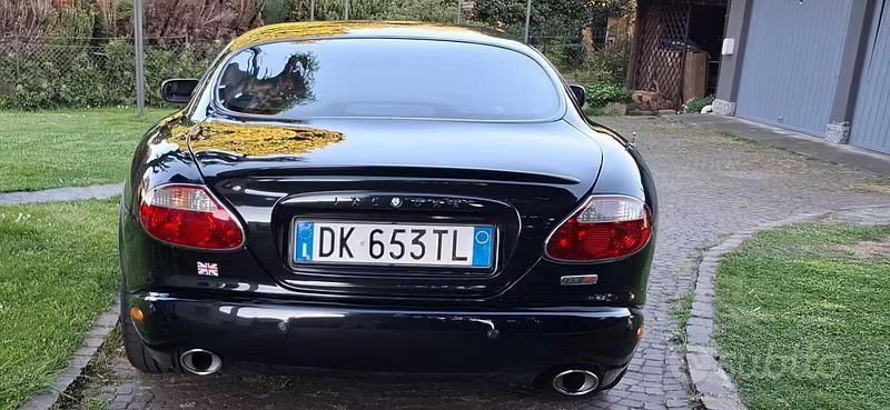Usata Jaguar XK8 R 396 CV (291 kW) 2002 Nero Coupé