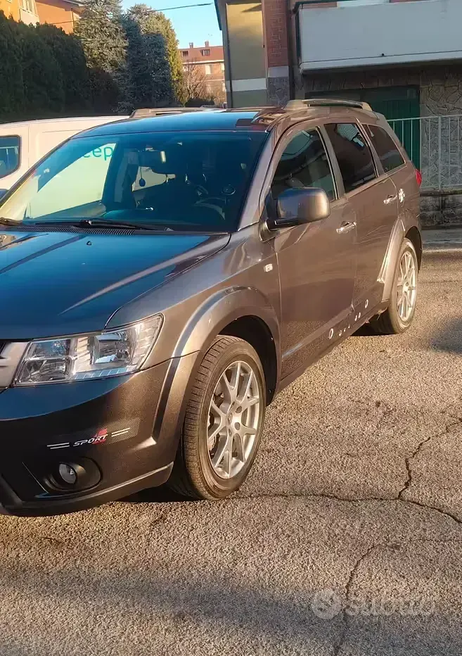 Usata Fiat Freemont 170 CV (125 kW) 2014 Grigio SUV