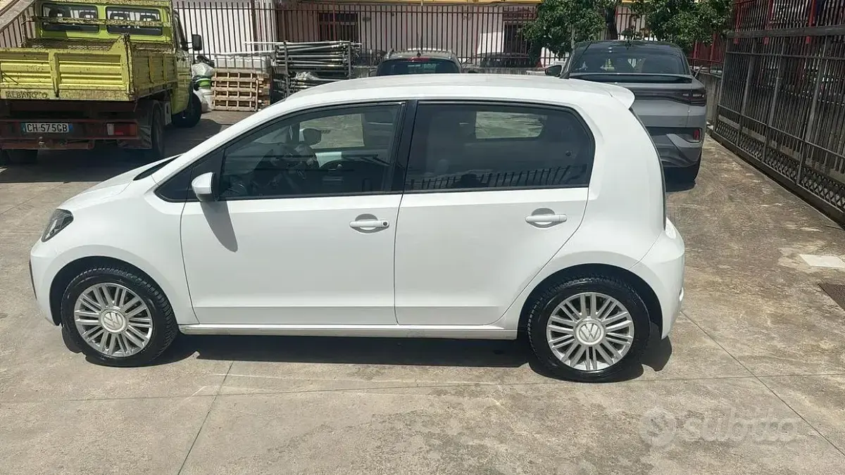 Usata VW up! 68 CV (50 kW) 2021 Bianco Utilitaria