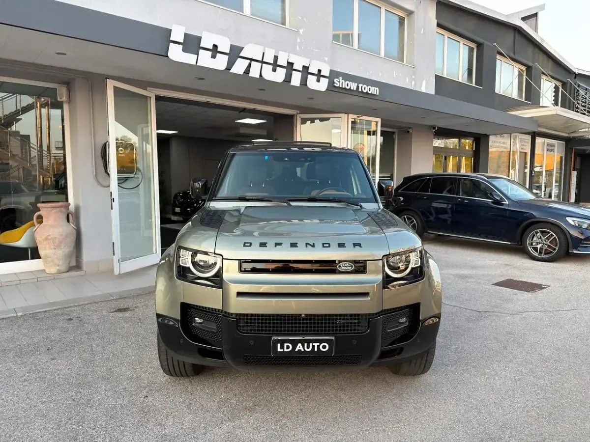 Usata Land Rover Defender HSE Dynamic 249 CV (183 kW) 2023 Verde SUV