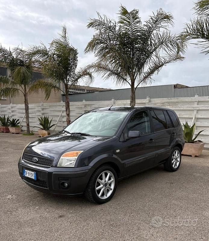 Usata Ford Fusion 68 CV (50 kW) 2007 Grigio Utilitaria