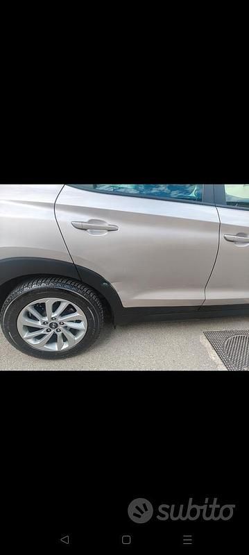 Grigio Usata 2016 Hyundai Tucson SUV | 8000 € (Ottimo prezzo) - Immagine 1/4