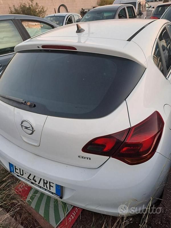Usata Opel Astra 2010 Bianco Berlina