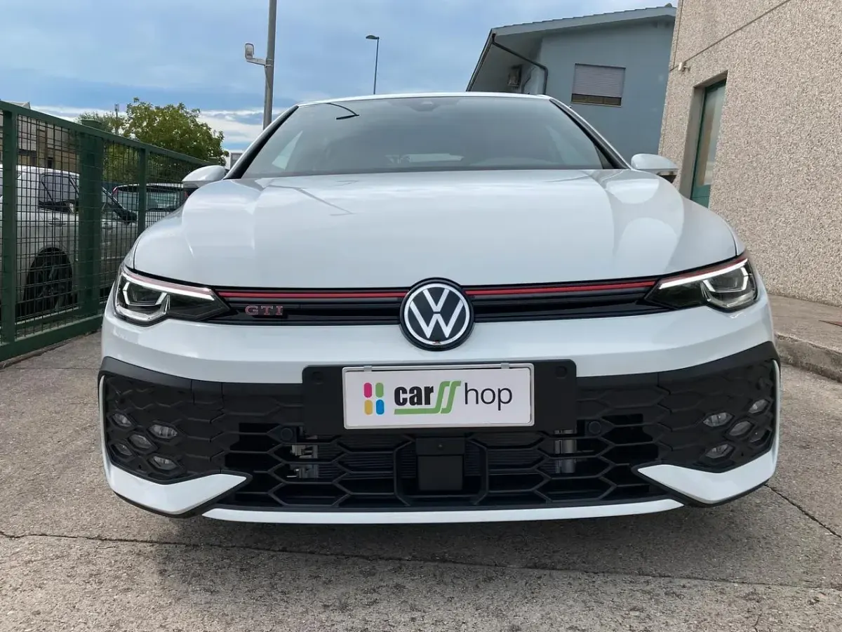 Usata VW Golf VIII GTI 265 CV (194 kW) 2025 Bianco Berlina