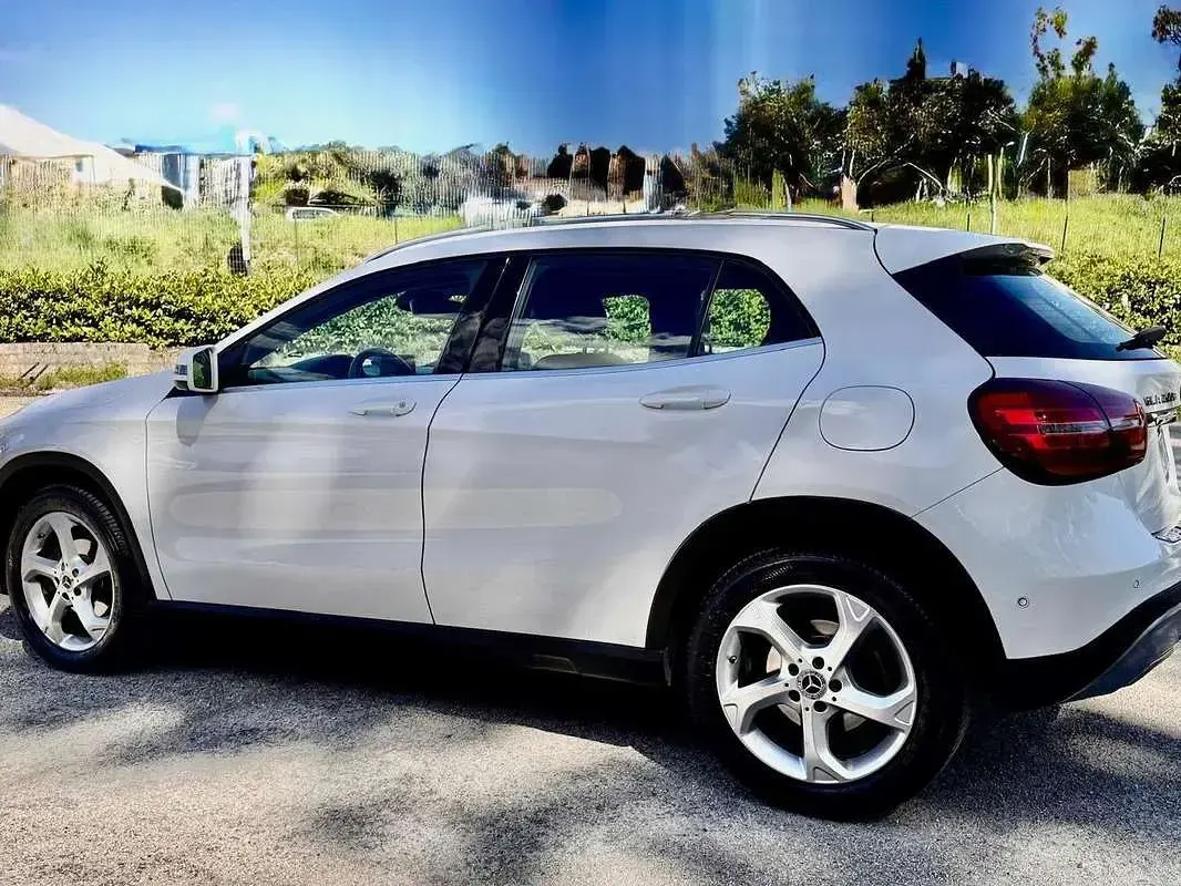 Usata Mercedes GLA200 136 CV (100 kW) 2019 Bianco SUV