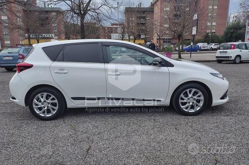 Usata Toyota Auris Lounge 111 CV (81 kW) 2016 Bianco Utilitaria