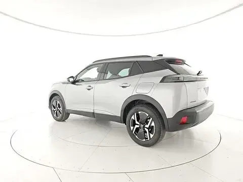 Usata Peugeot 2008 Allure 101 CV (74 kW) 2025 Argento SUV