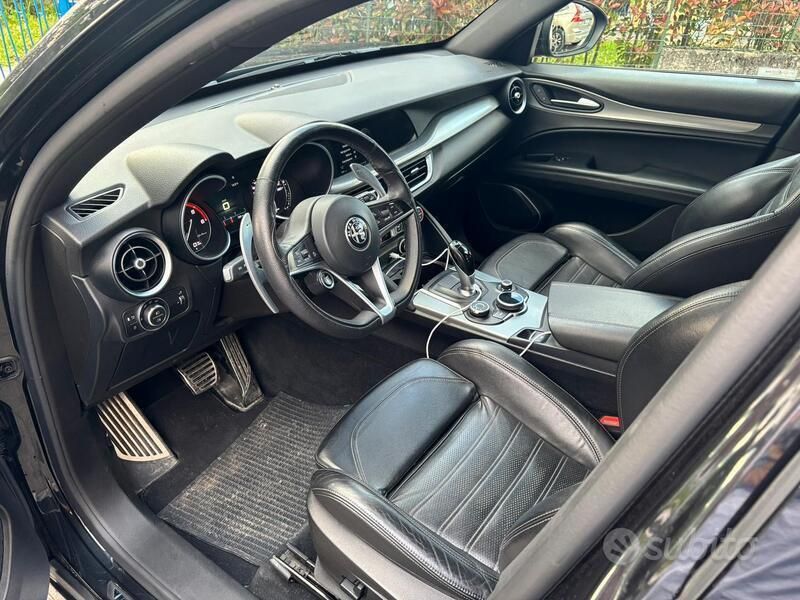 Usata Alfa Romeo Stelvio Executive 210 CV (154 kW) 2017 Nero SUV
