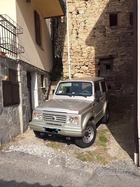 Usata Suzuki Samurai 69 CV (50 kW) 2001 Grigio SUV