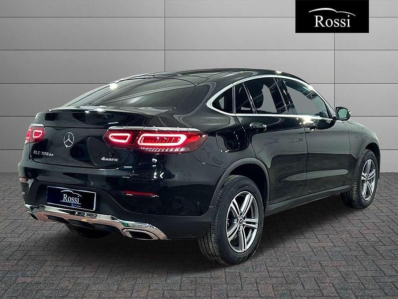 Usata Mercedes GLC300e 194 CV (142 kW) 2023 Nero Coupé